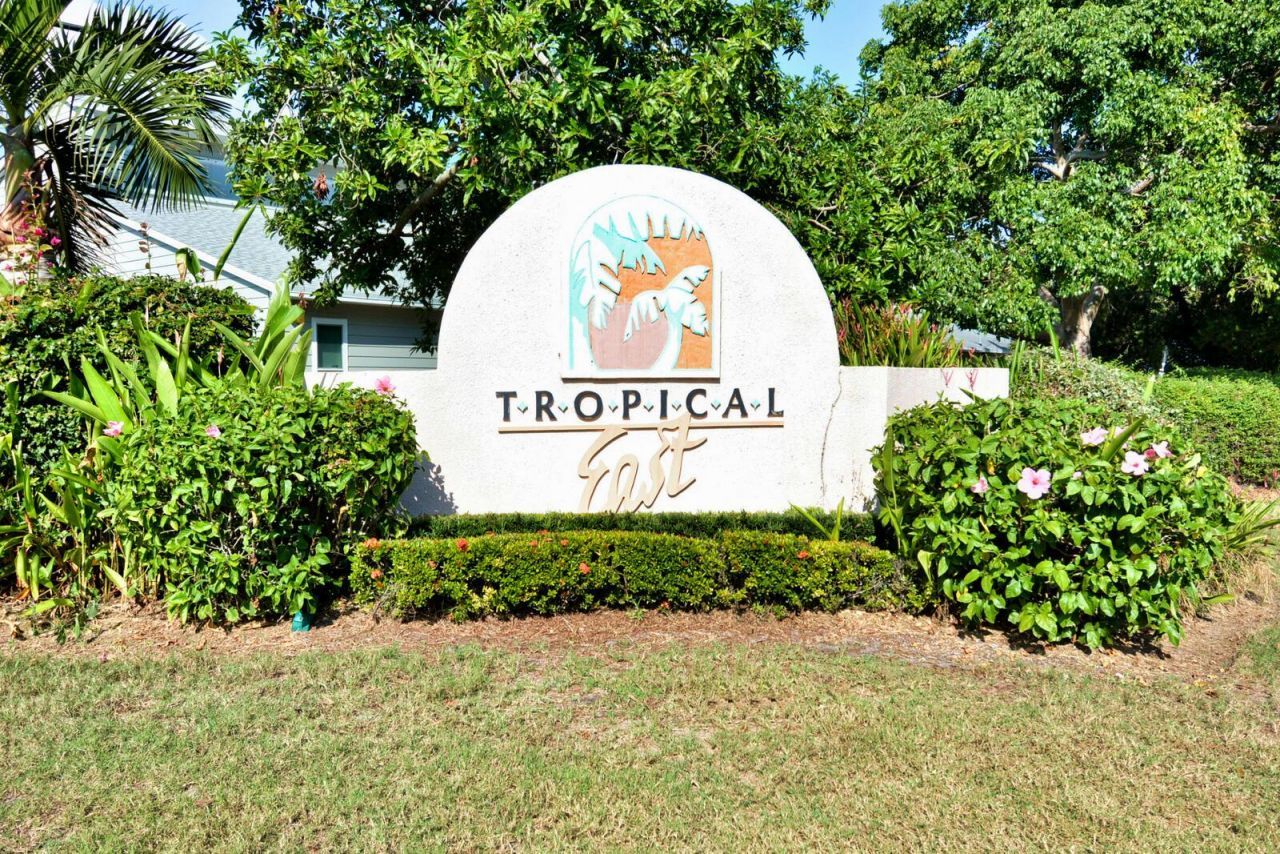2544 SE Tropical East Circle E, Port Saint Lucie, FL 34952 Photo