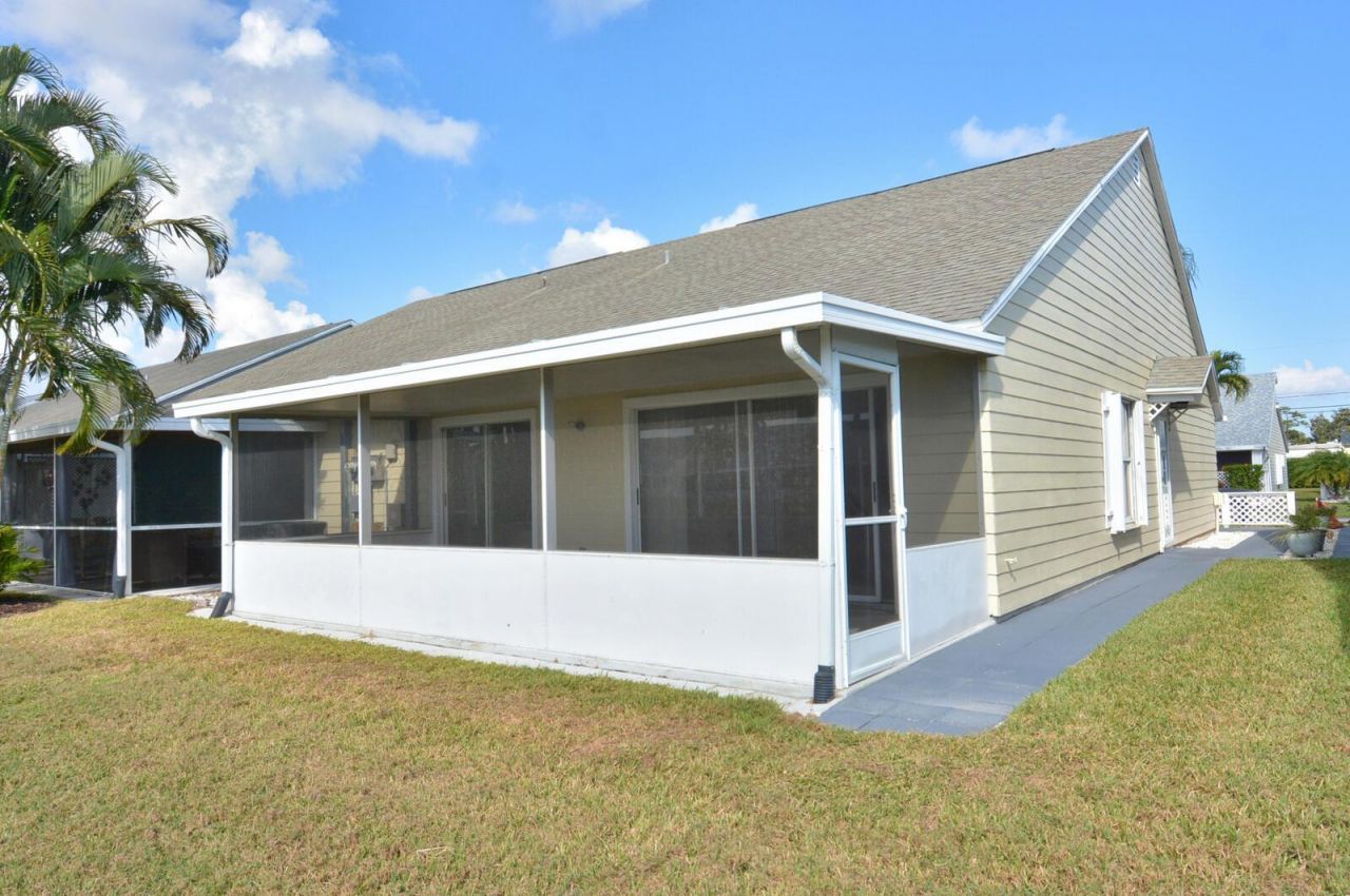 2544 SE Tropical East Circle E, Port Saint Lucie, FL 34952 Photo