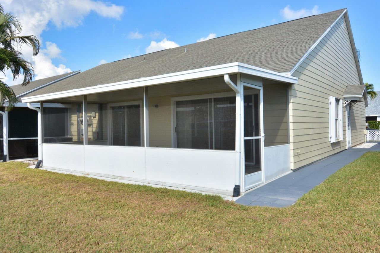 2544 SE Tropical East Circle E, Port Saint Lucie, FL 34952 Photo