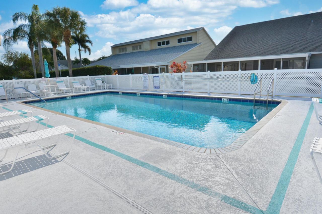 2544 SE Tropical East Circle E, Port Saint Lucie, FL 34952 Photo