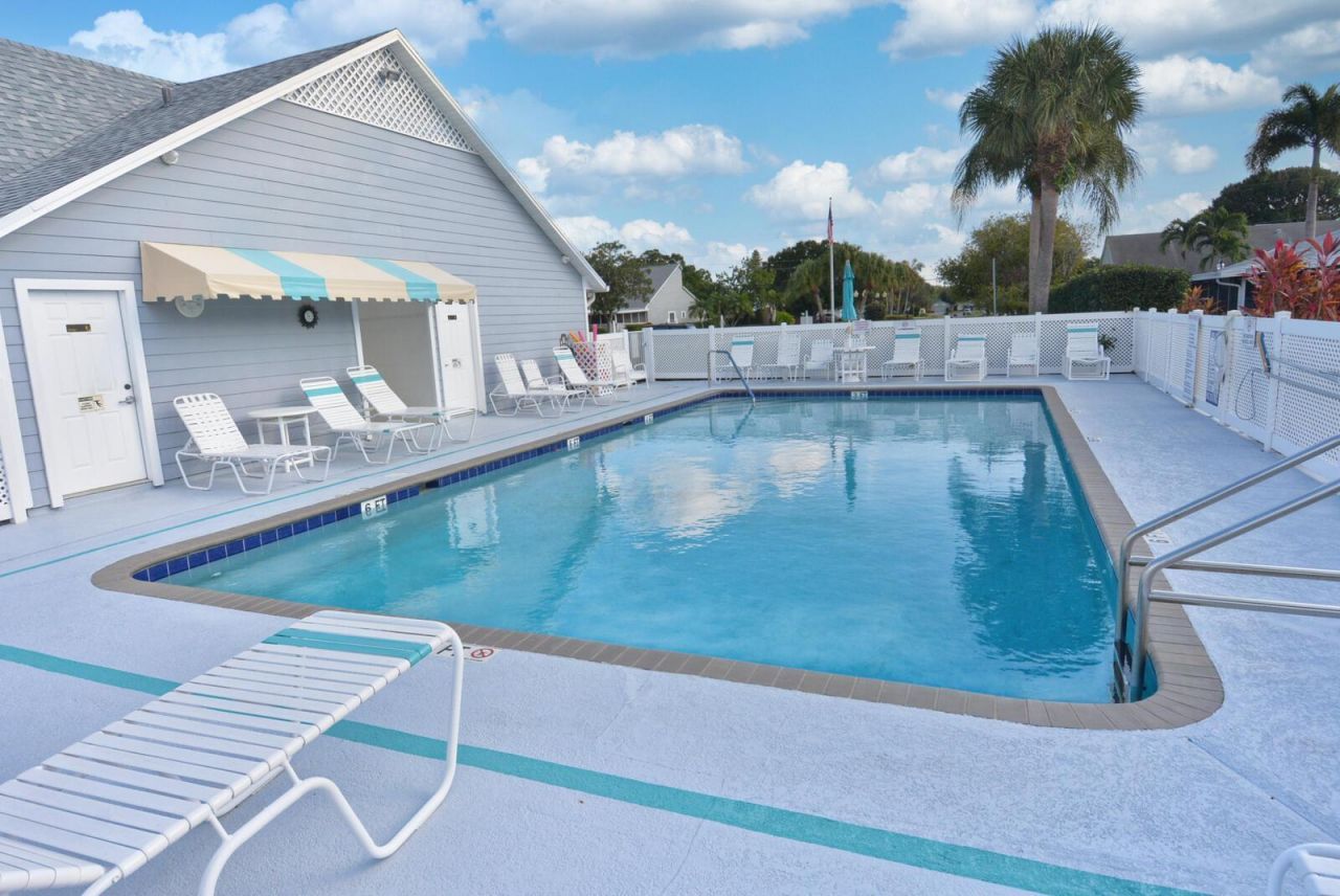 2544 SE Tropical East Circle E, Port Saint Lucie, FL 34952 Photo