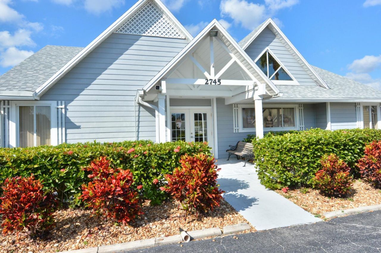 2544 SE Tropical East Circle E, Port Saint Lucie, FL 34952 Photo