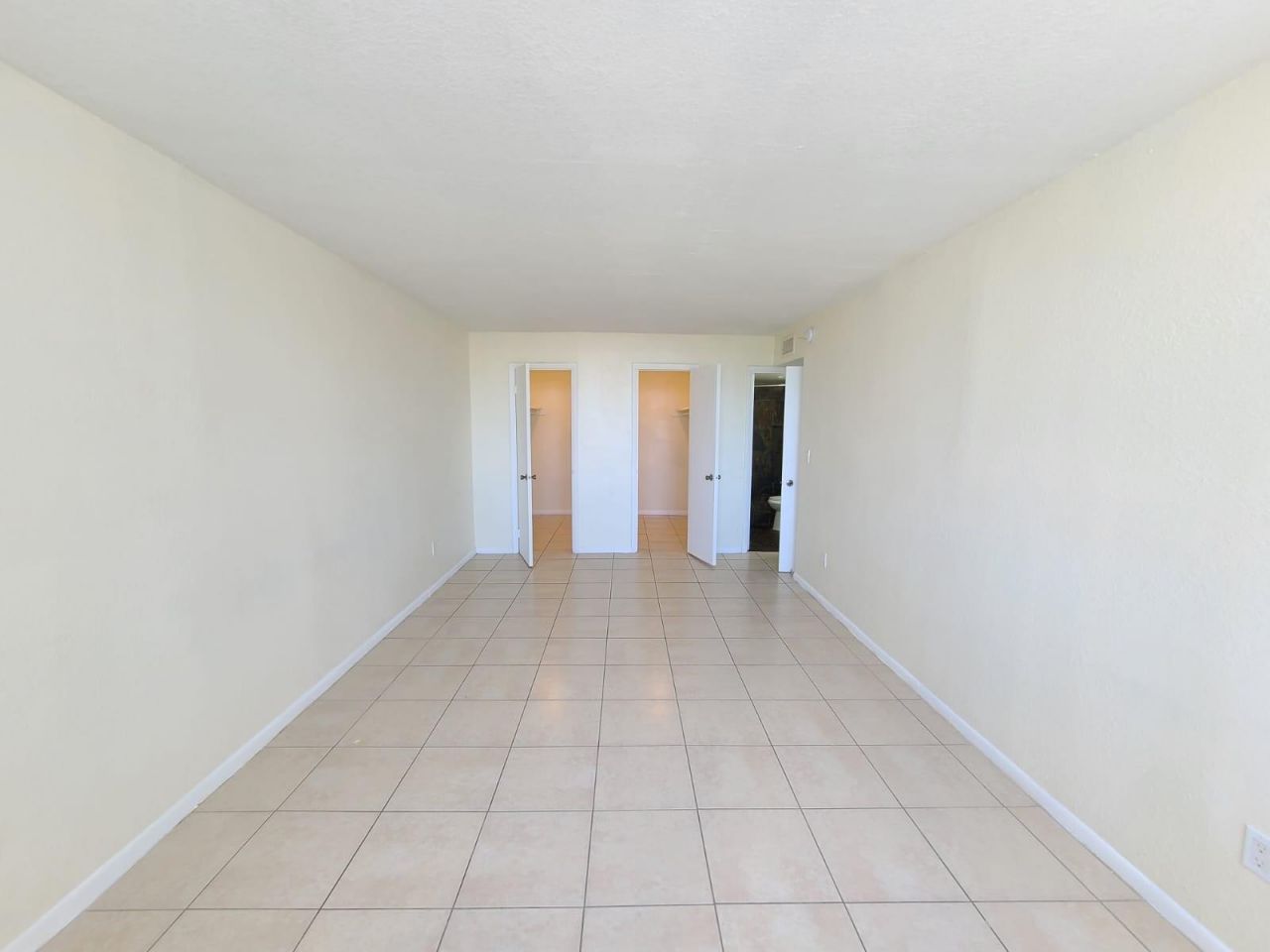 496 NW 165th Street Road, Unit D409, Miami, FL 33169 Photo