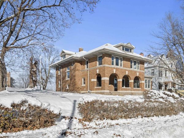 583 Fenelon Place, Dubuque, IA 52001