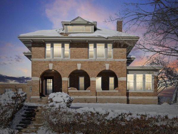 583 Fenelon Place, Dubuque, IA 52001