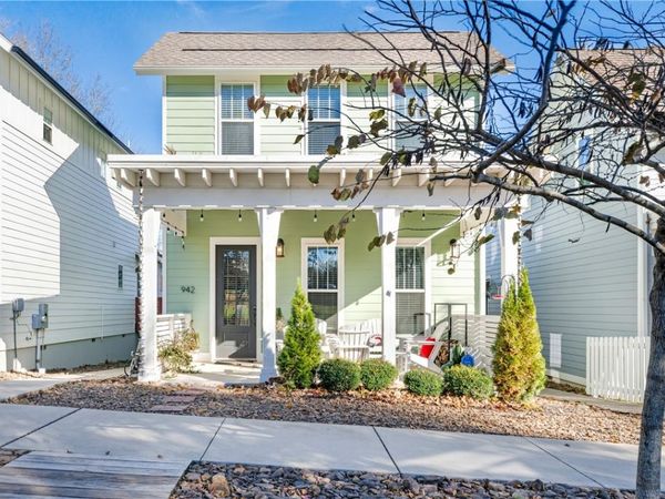 942 S College Avenue , Fayetteville, AR 72701