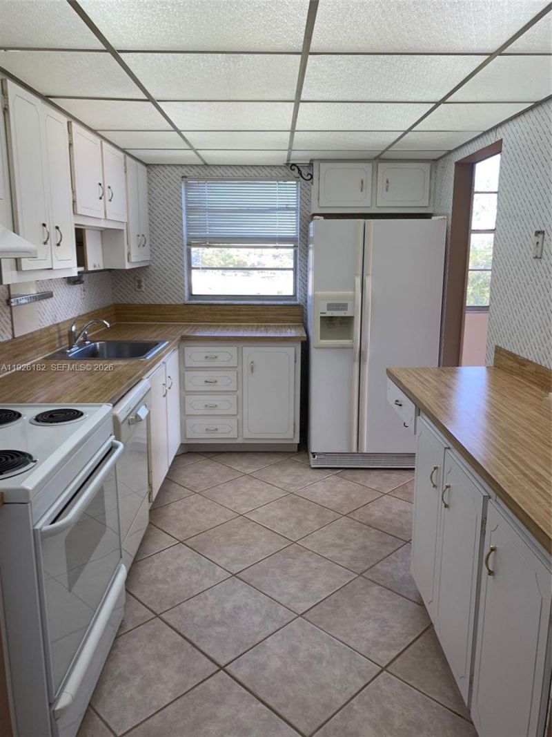 1400 Saint Charles, Unit 505, Pembroke Pines, FL 33026 Photo