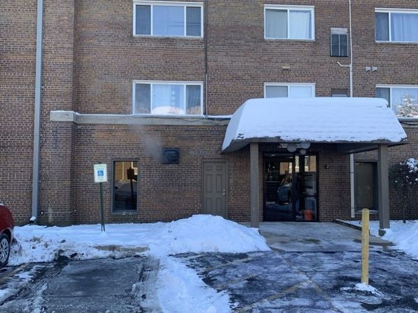 2301 Beau Monde Lane, Unit 104, Lisle, IL 60532