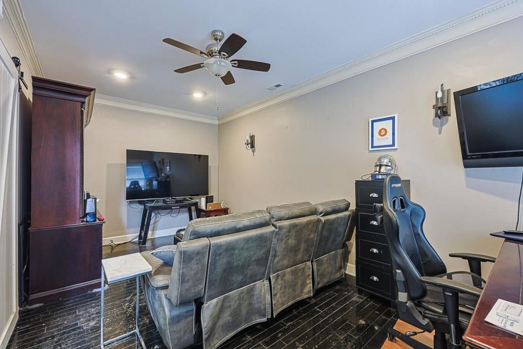 3749 Annandale Dr. Photo 39