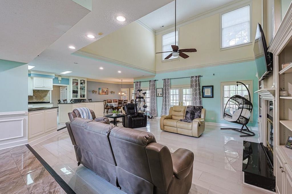 3749 Annandale Dr. Photo 4