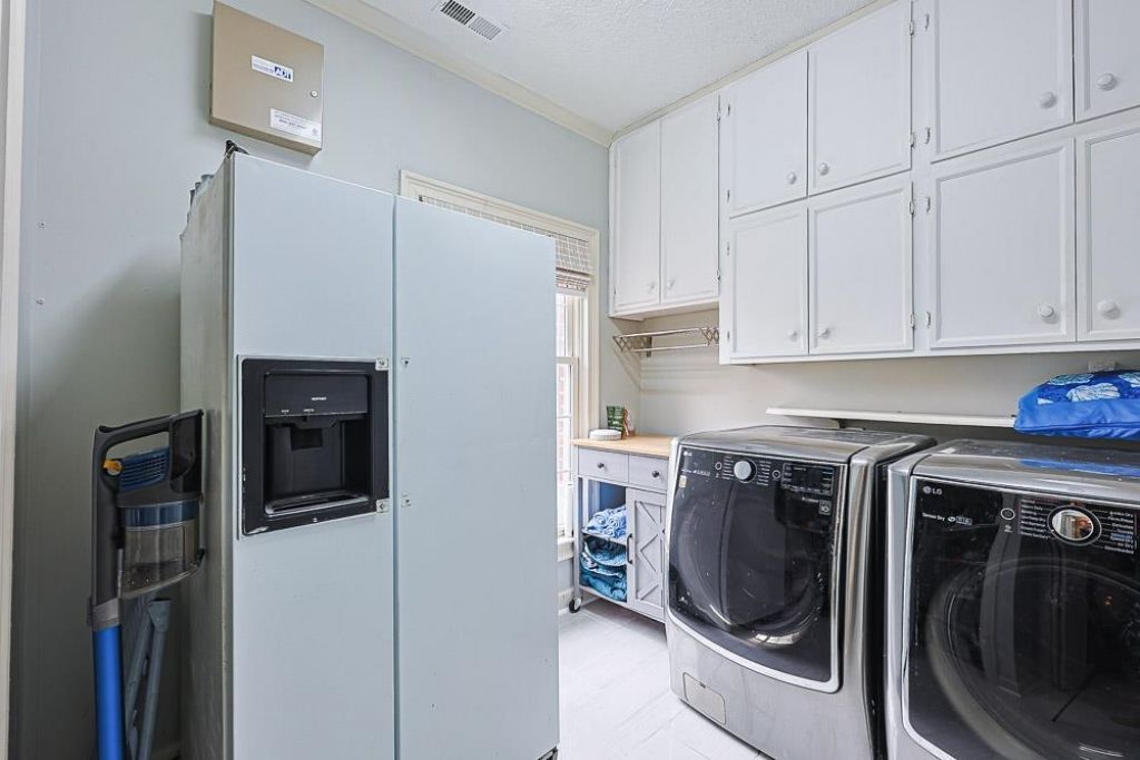 3749 Annandale Dr. Photo 44