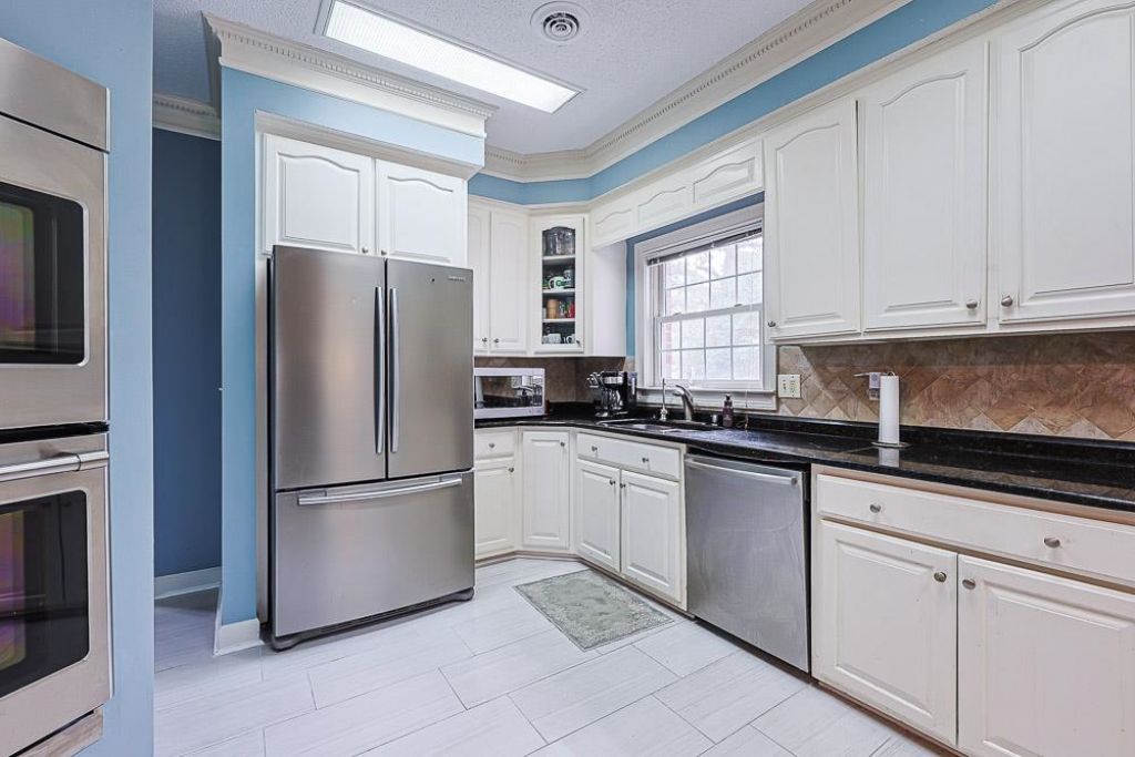 3749 Annandale Dr. Photo 7