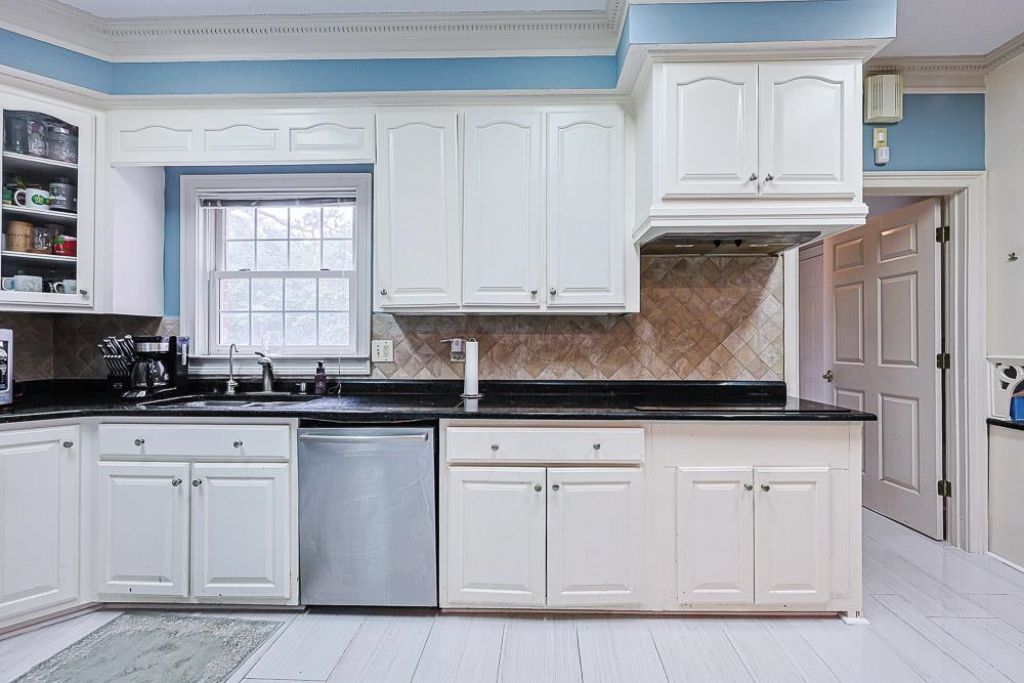 3749 Annandale Dr. Photo 8