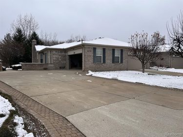 17662 Port Salem Drive, Macomb Twp, MI 48044
