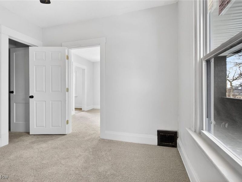 9418 Parkview Avenue, Cleveland, OH 44104 Photo 32