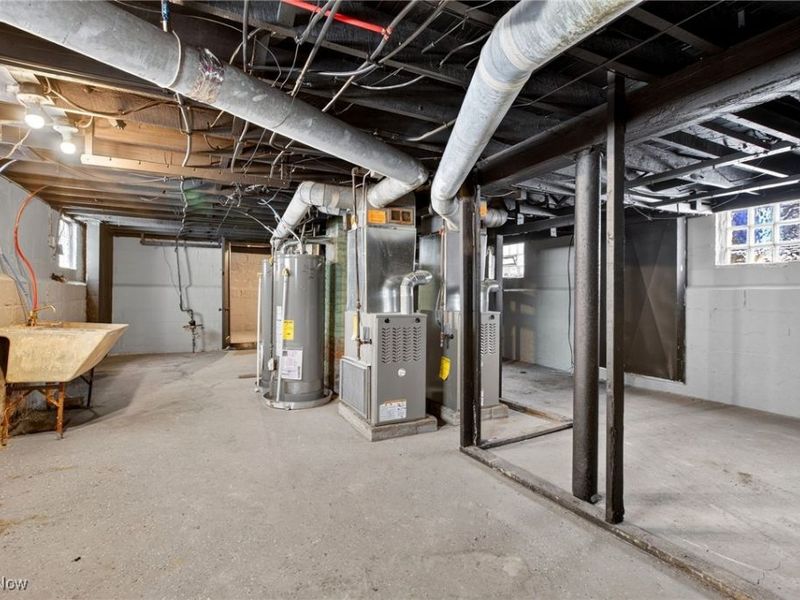 9418 Parkview Avenue, Cleveland, OH 44104 Photo 37