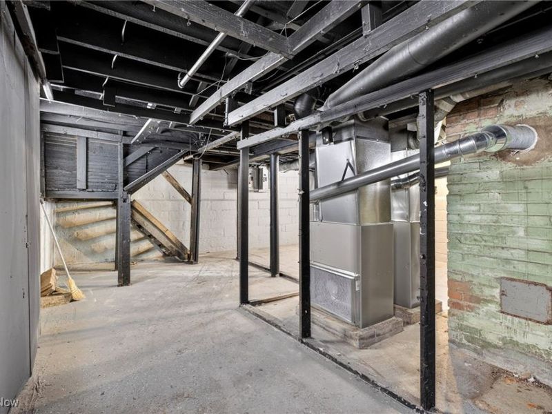 9418 Parkview Avenue, Cleveland, OH 44104 Photo 38