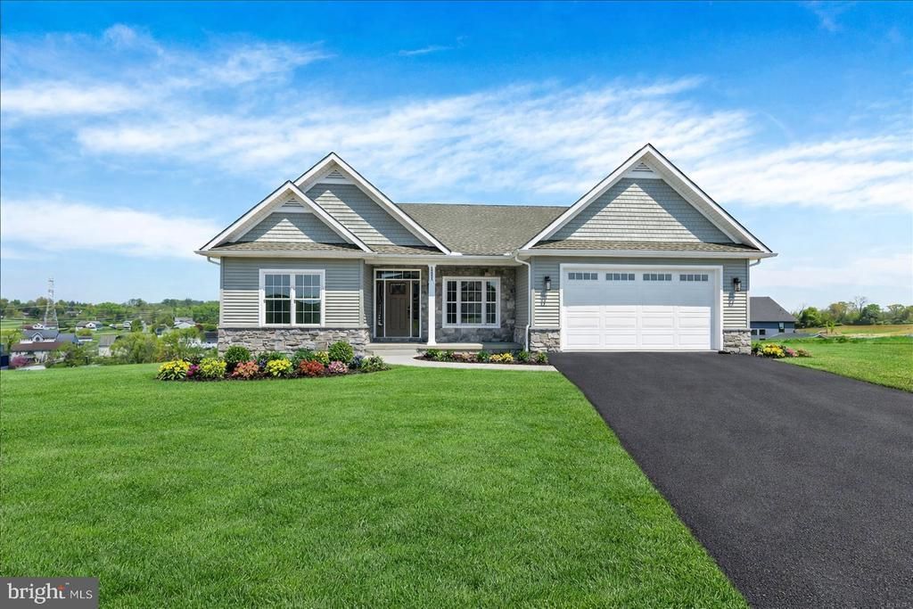 111 STARLIGHT LANE, LEBANON, PA 17046