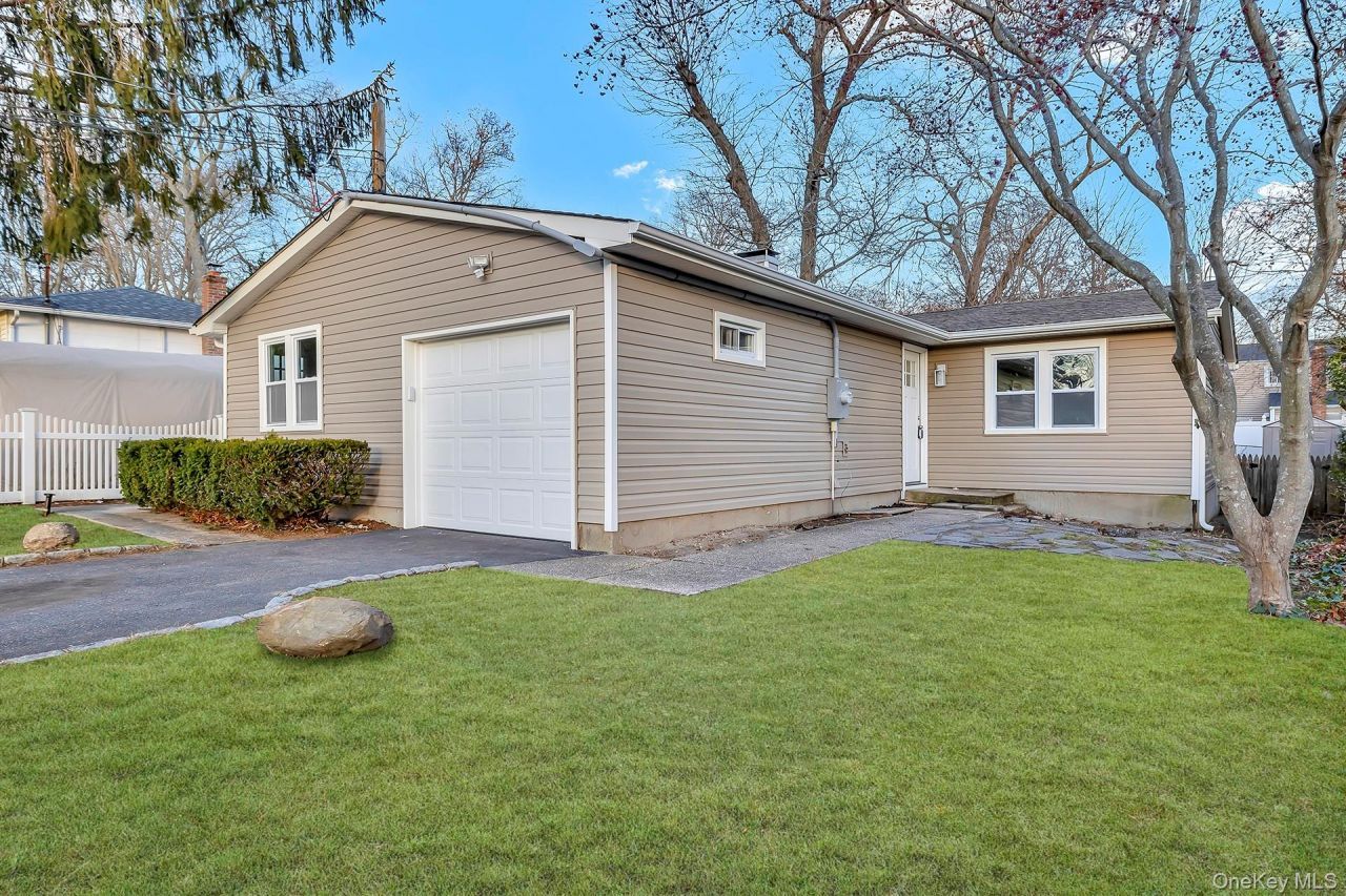 21 John Drive, Farmingville, NY 11738 Main Photo