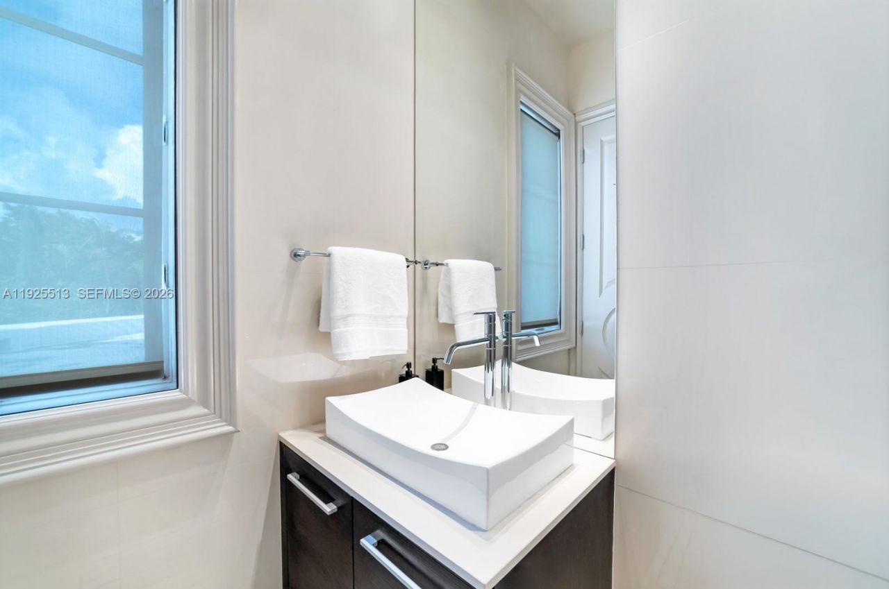 142 S Island Dr, Golden Beach, FL 33160 Photo