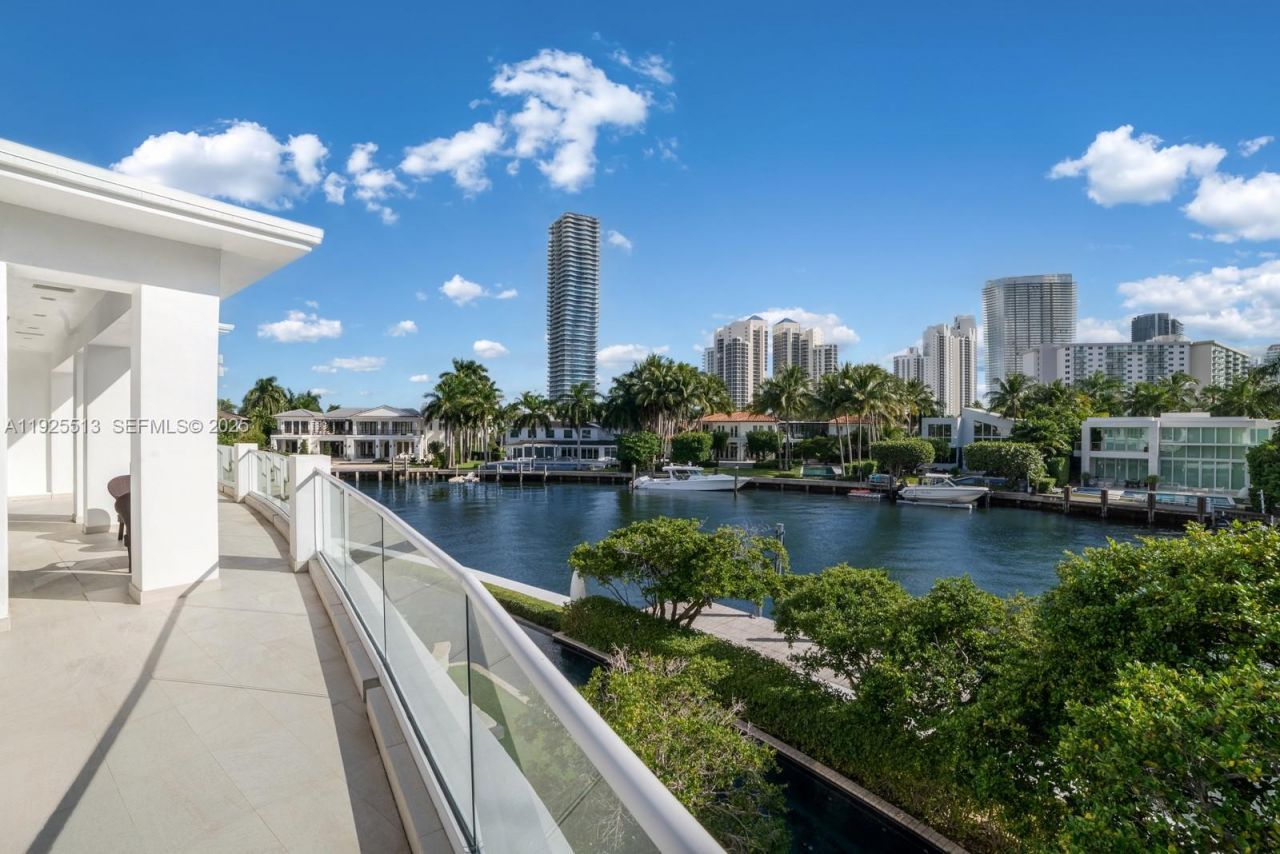 142 S Island Dr, Golden Beach, FL 33160 Photo