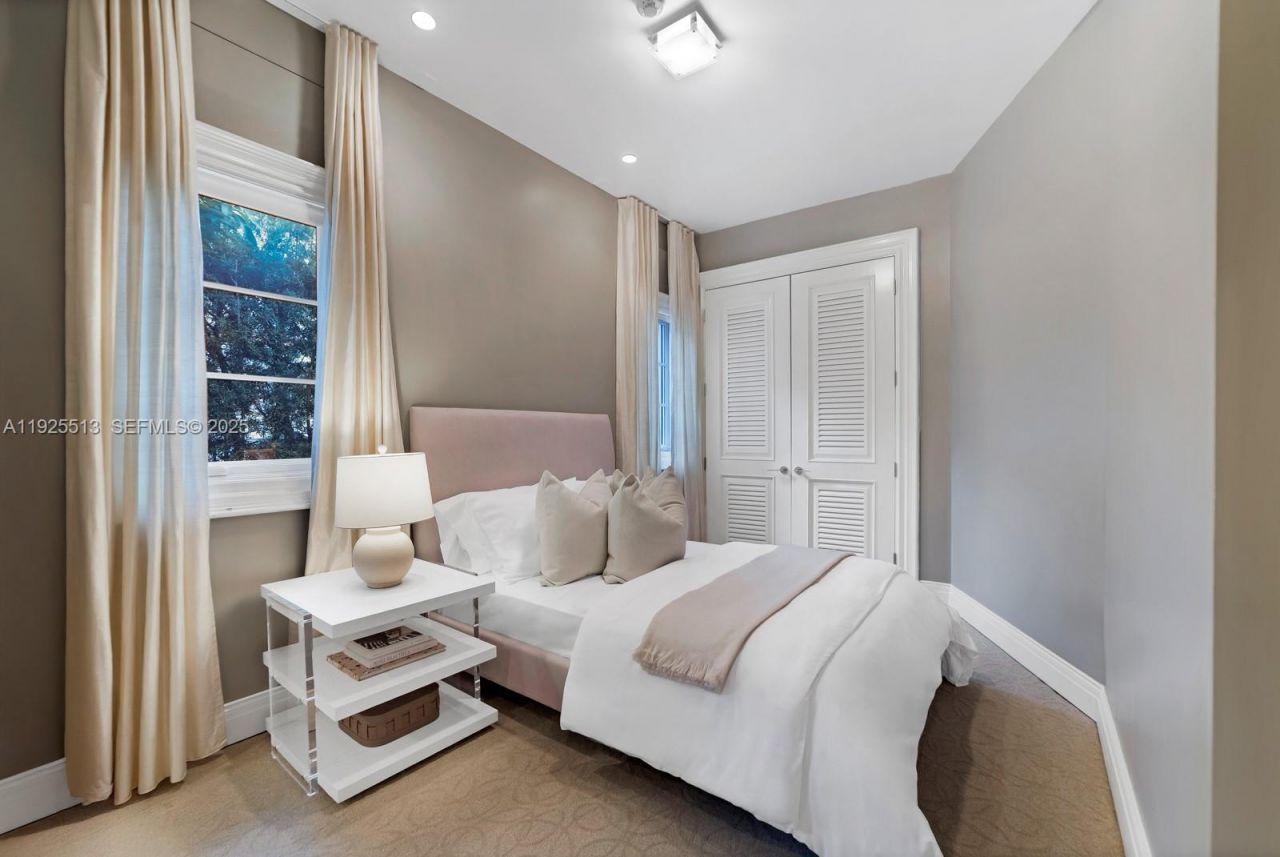 142 S Island Dr, Golden Beach, FL 33160 Photo