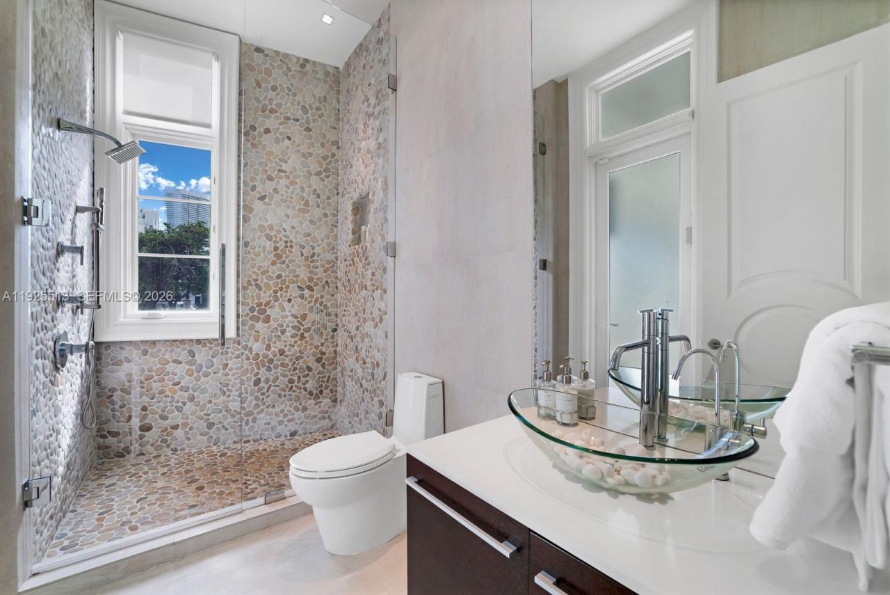 142 S Island Dr, Golden Beach, FL 33160 Photo