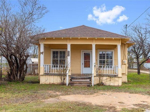 102 E Fitzgerald Street, Bangs, TX 76823