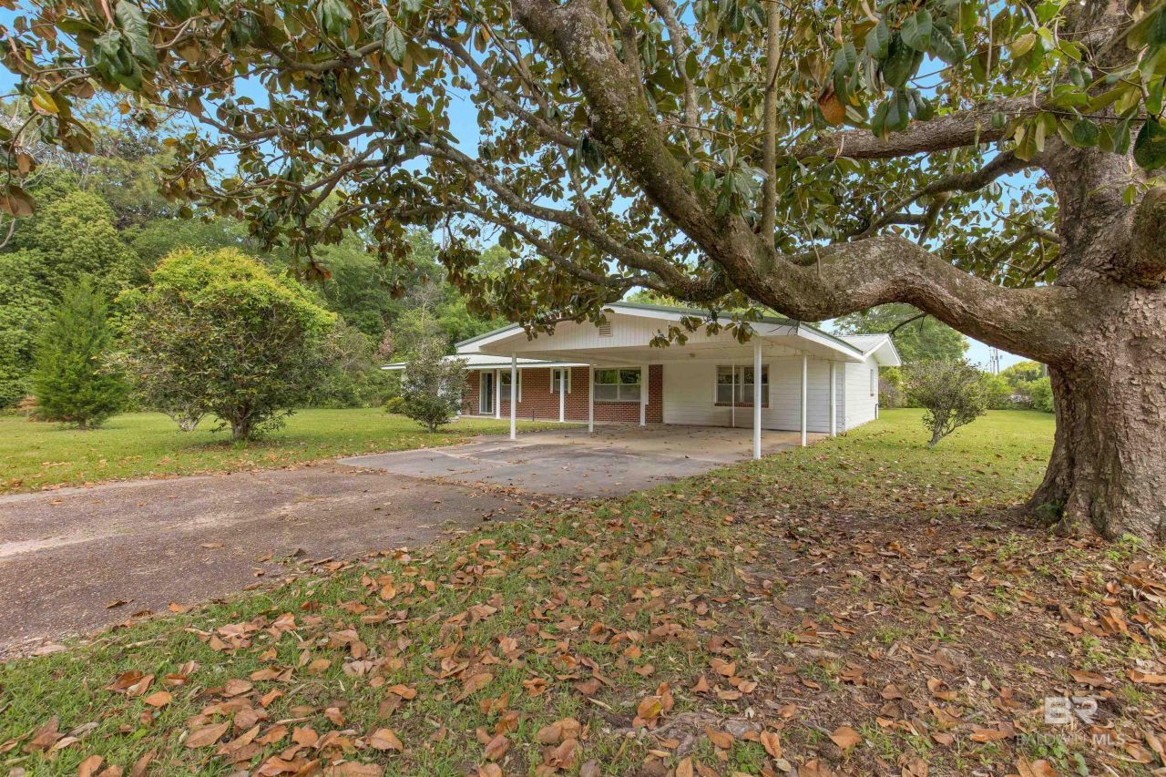 300 W Pedigo Avenue, Foley, AL 36535 Main Photo
