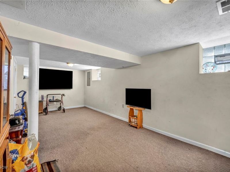 15002 Upton Avenue, Cleveland, OH 44110 Photo 25