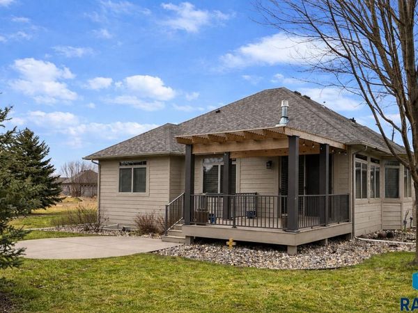 7304 Edinburg Pl, Sioux Falls, SD 57108