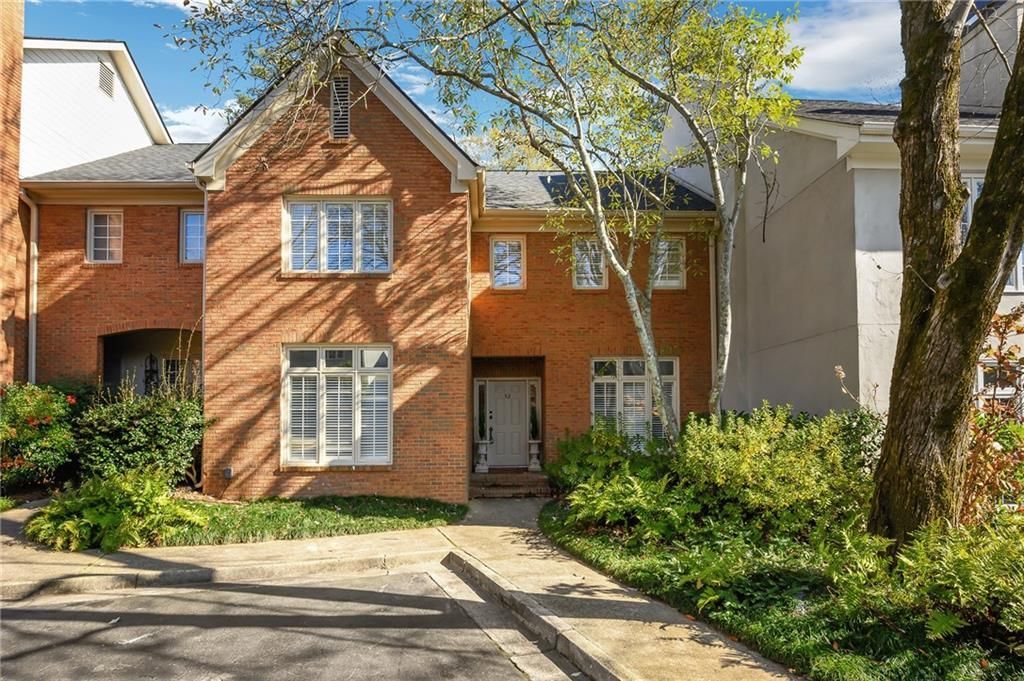 52 Paces West Drive Nw, Atlanta, GA 30327 Main Photo