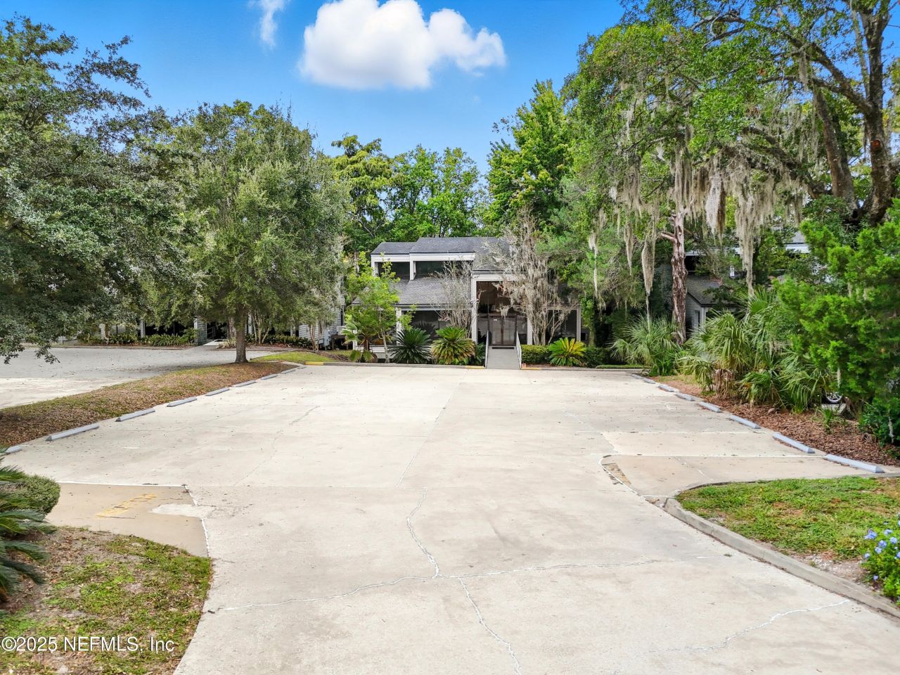 8818 Goodbys Executive Drive, Jacksonville, FL 32217 Photo