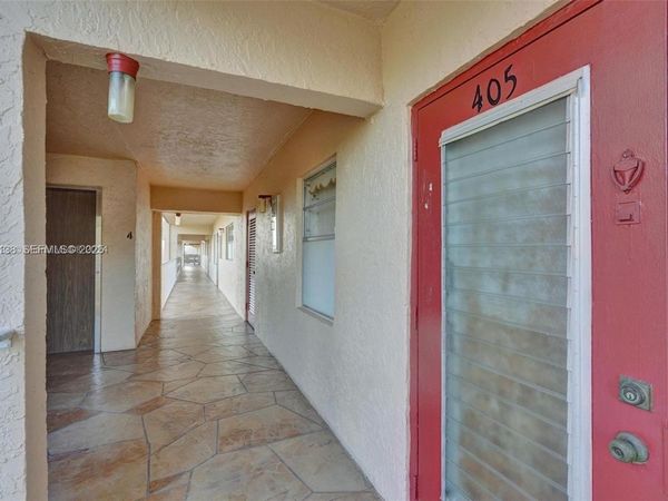 1030 Country Club Dr, Unit 405, Margate, FL 33063