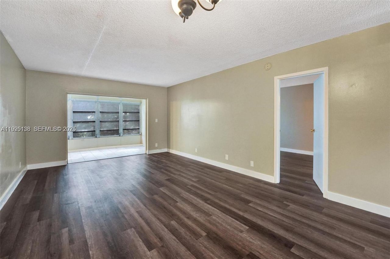 1030 Country Club Dr, Unit 405, Margate, FL 33063 Photo