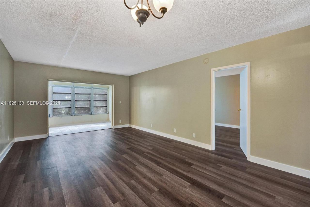 1030 Country Club Dr, Unit 405, Margate, FL 33063 Photo