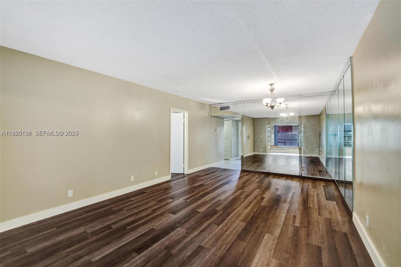 1030 Country Club Dr, Unit 405, Margate, FL 33063 Photo