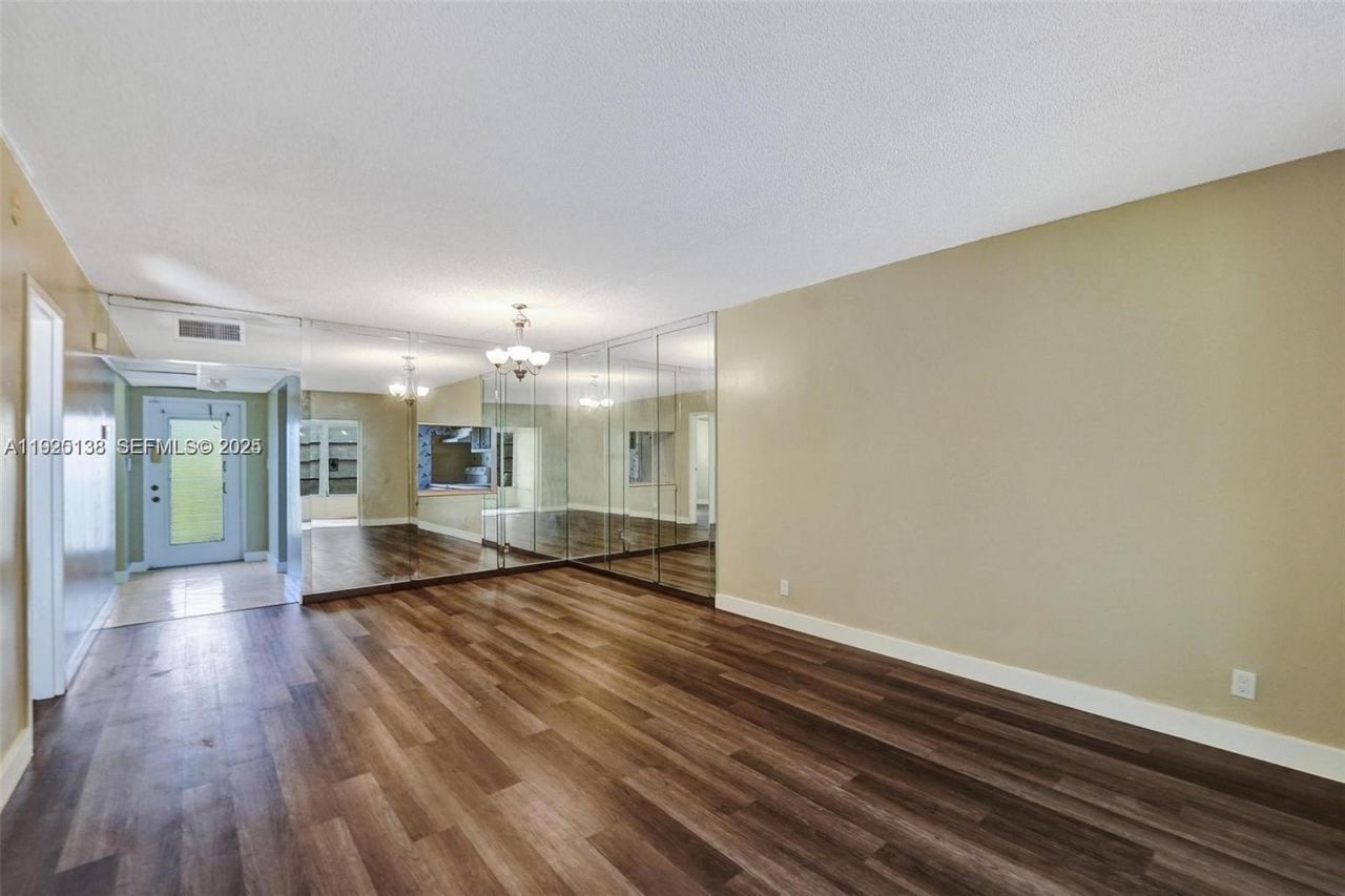 1030 Country Club Dr, Unit 405, Margate, FL 33063 Photo