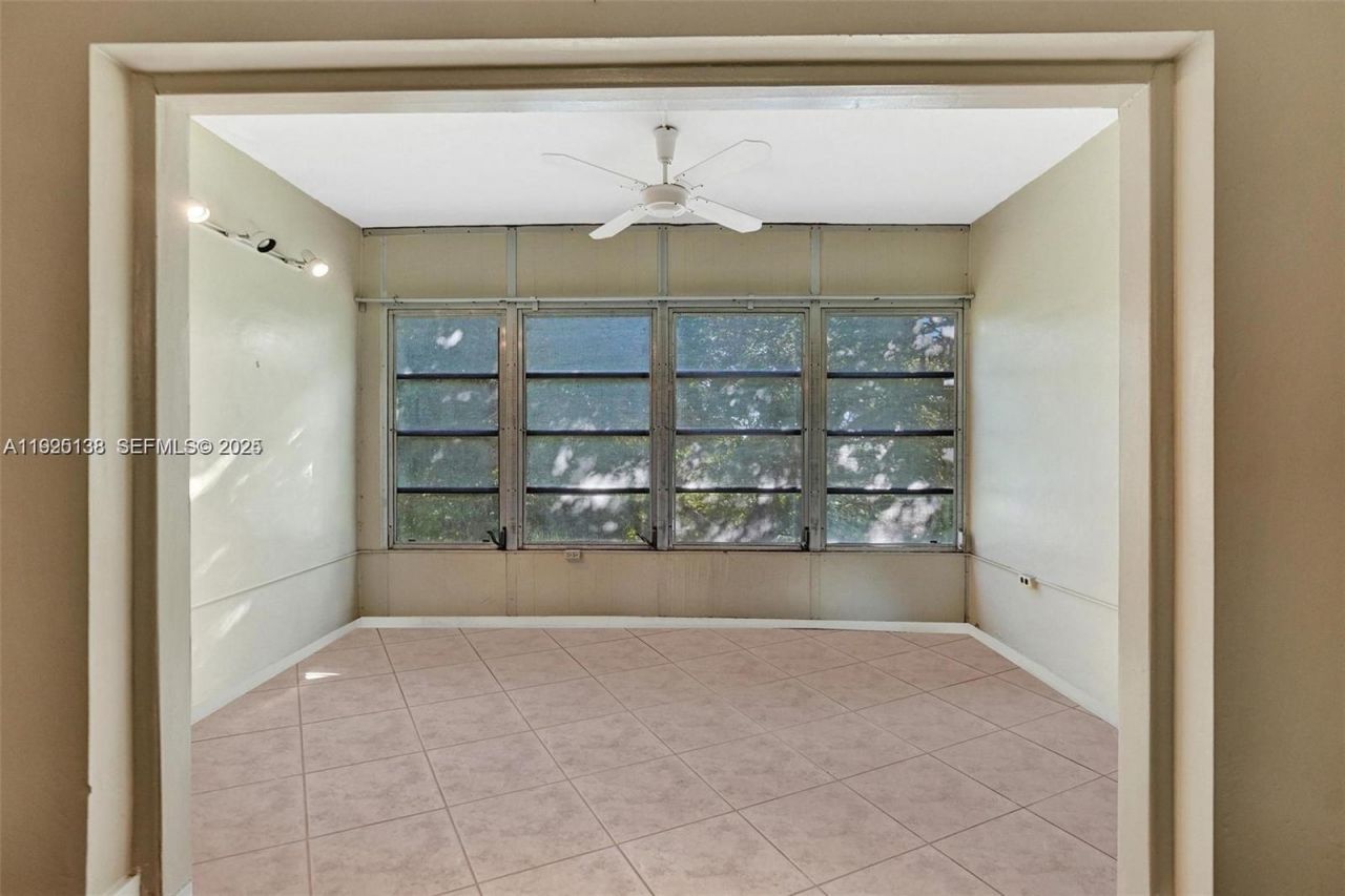 1030 Country Club Dr, Unit 405, Margate, FL 33063 Photo