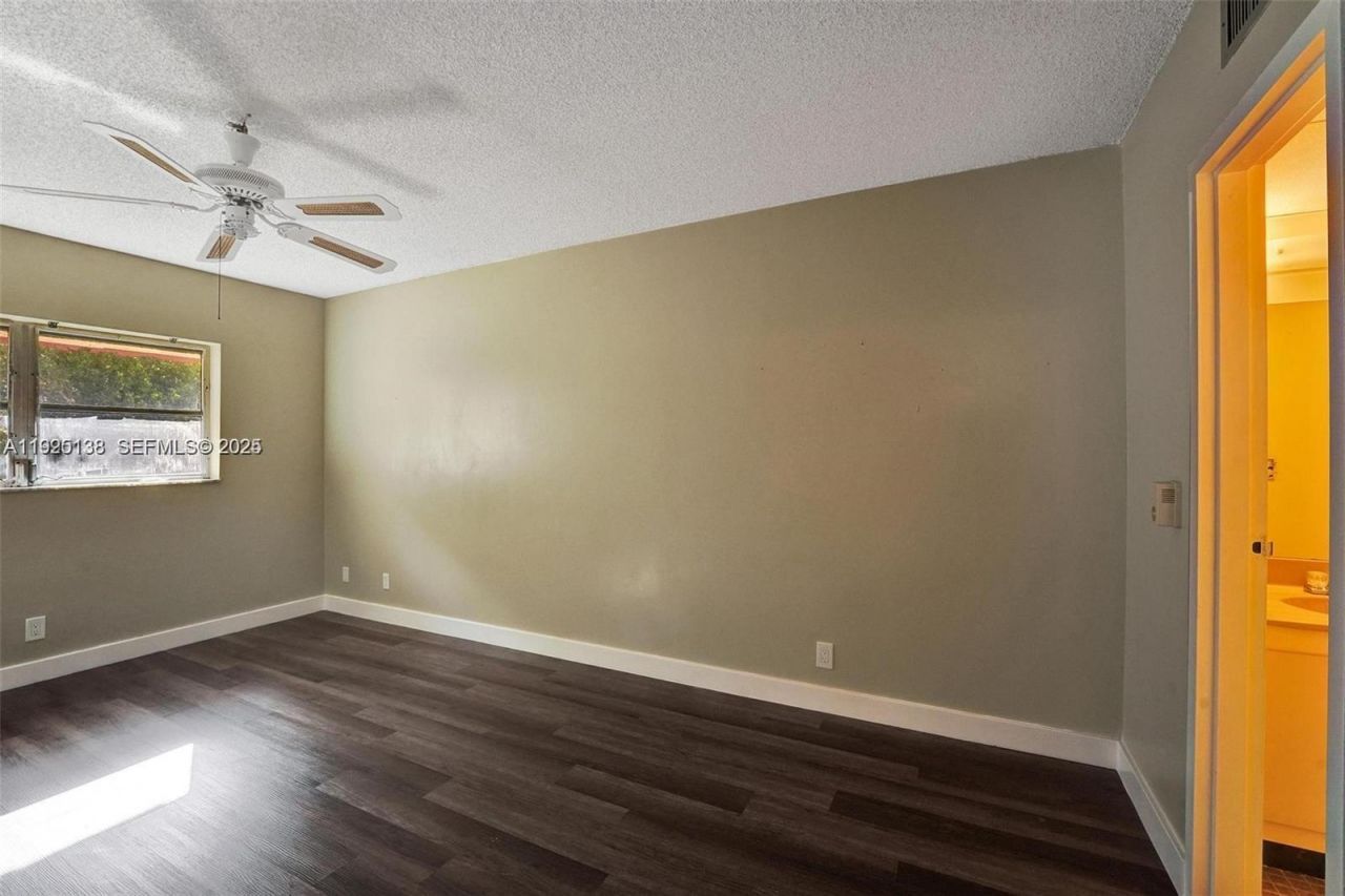 1030 Country Club Dr, Unit 405, Margate, FL 33063 Photo