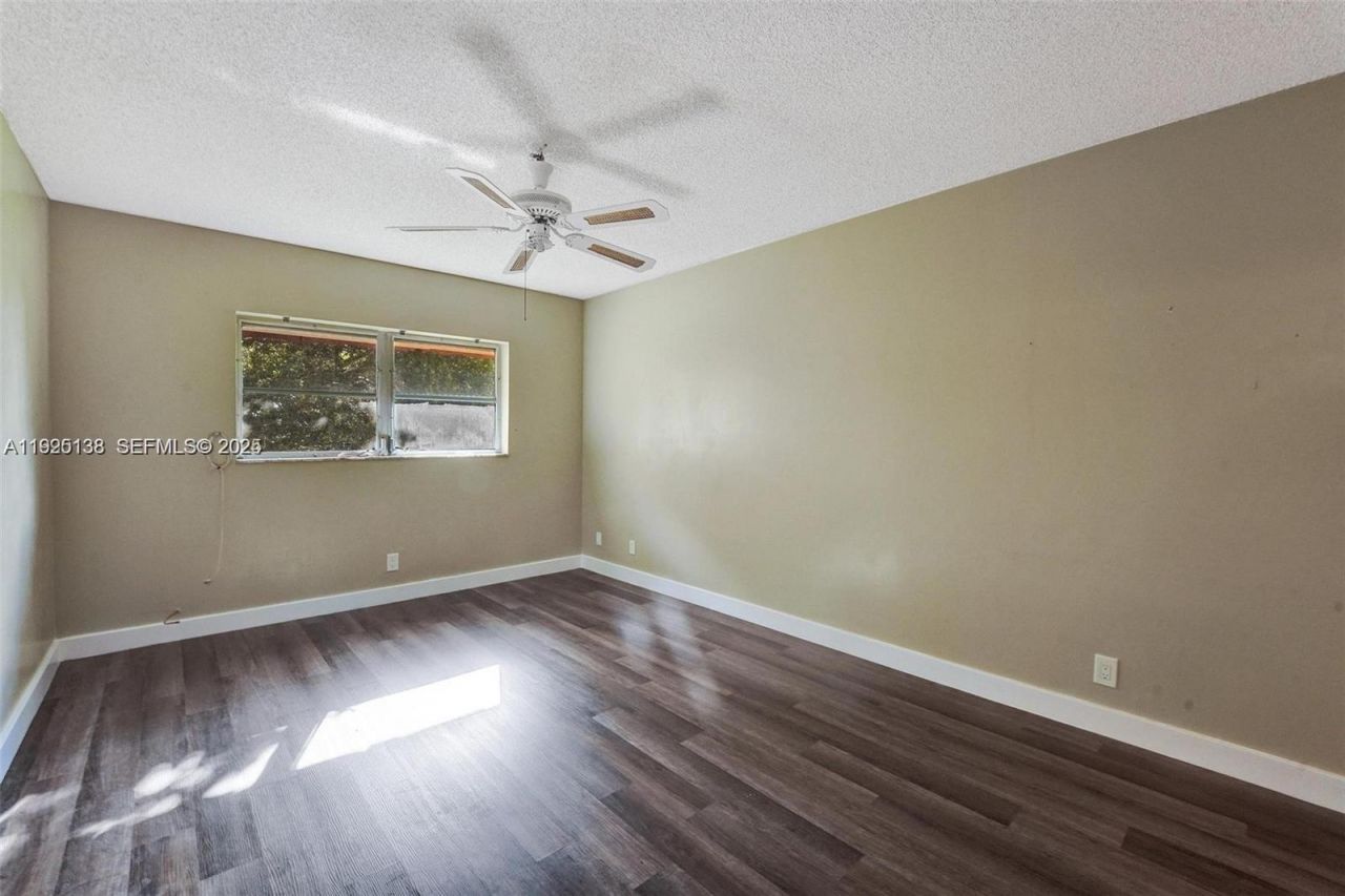 1030 Country Club Dr, Unit 405, Margate, FL 33063 Photo