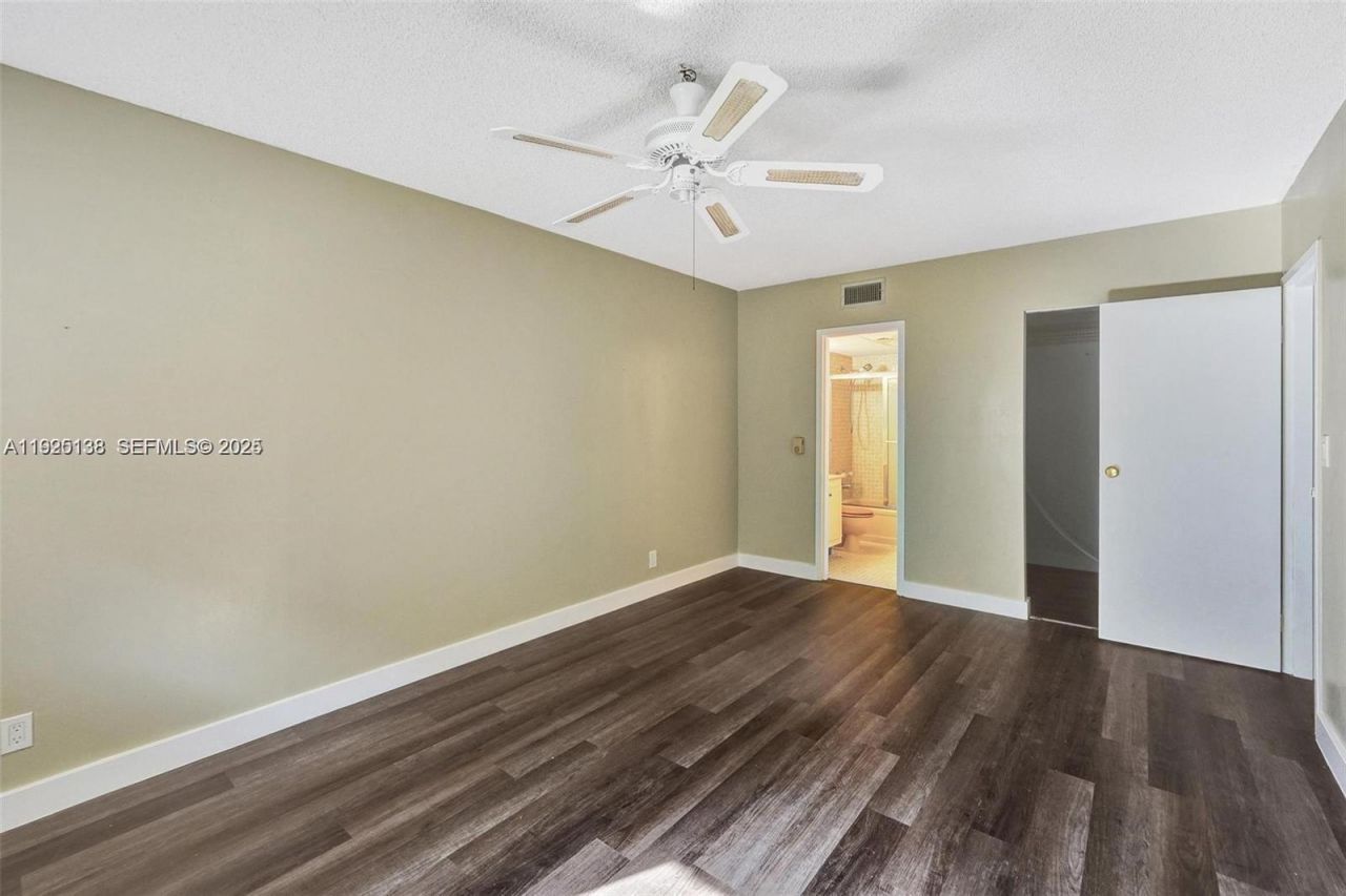 1030 Country Club Dr, Unit 405, Margate, FL 33063 Photo