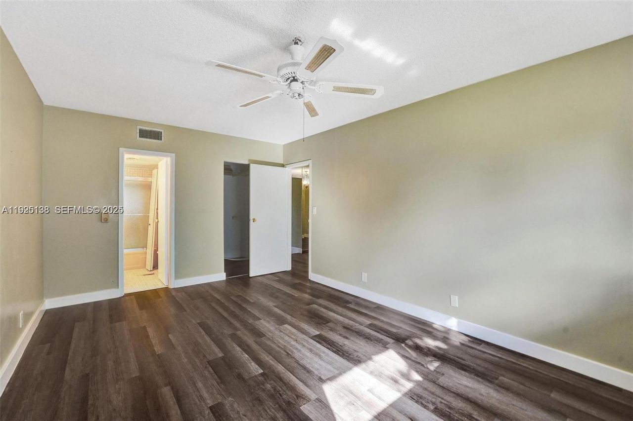 1030 Country Club Dr, Unit 405, Margate, FL 33063 Photo