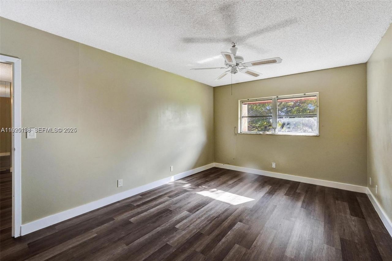 1030 Country Club Dr, Unit 405, Margate, FL 33063 Photo