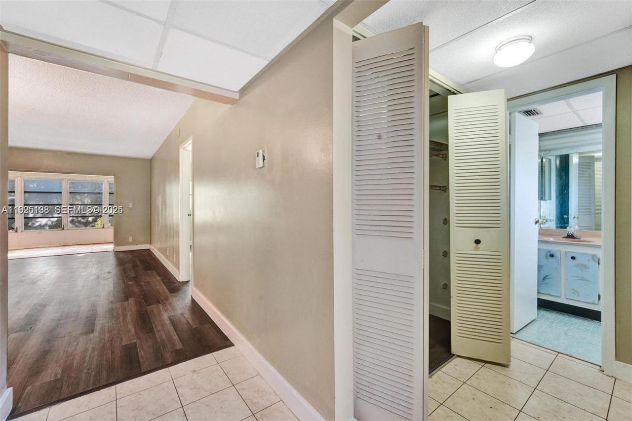 1030 Country Club Dr, Unit 405, Margate, FL 33063 Photo