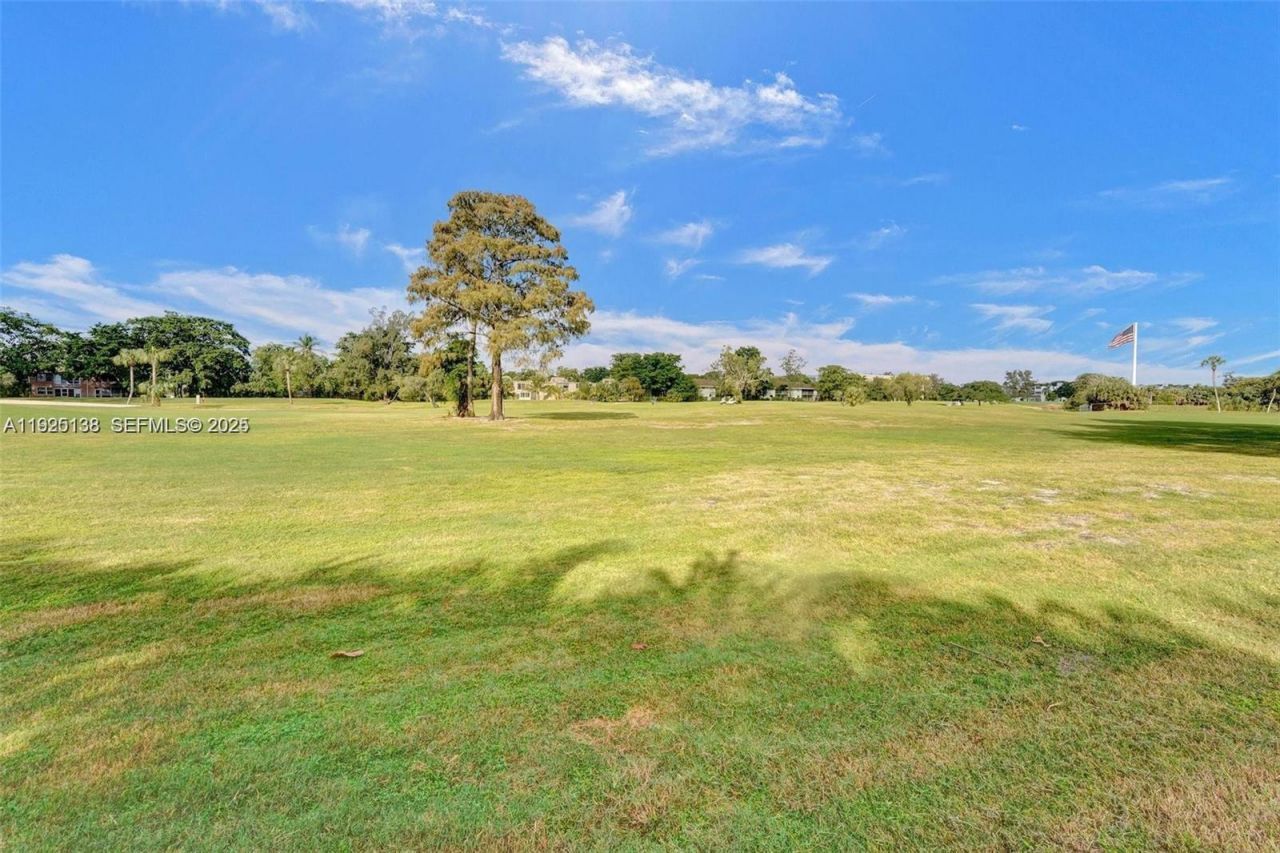 1030 Country Club Dr, Unit 405, Margate, FL 33063 Photo