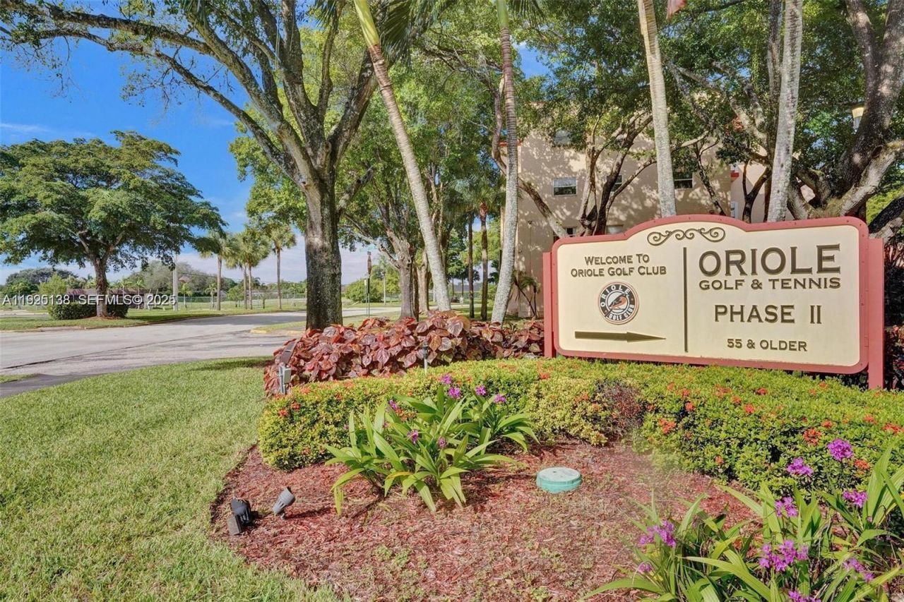 1030 Country Club Dr, Unit 405, Margate, FL 33063 Photo