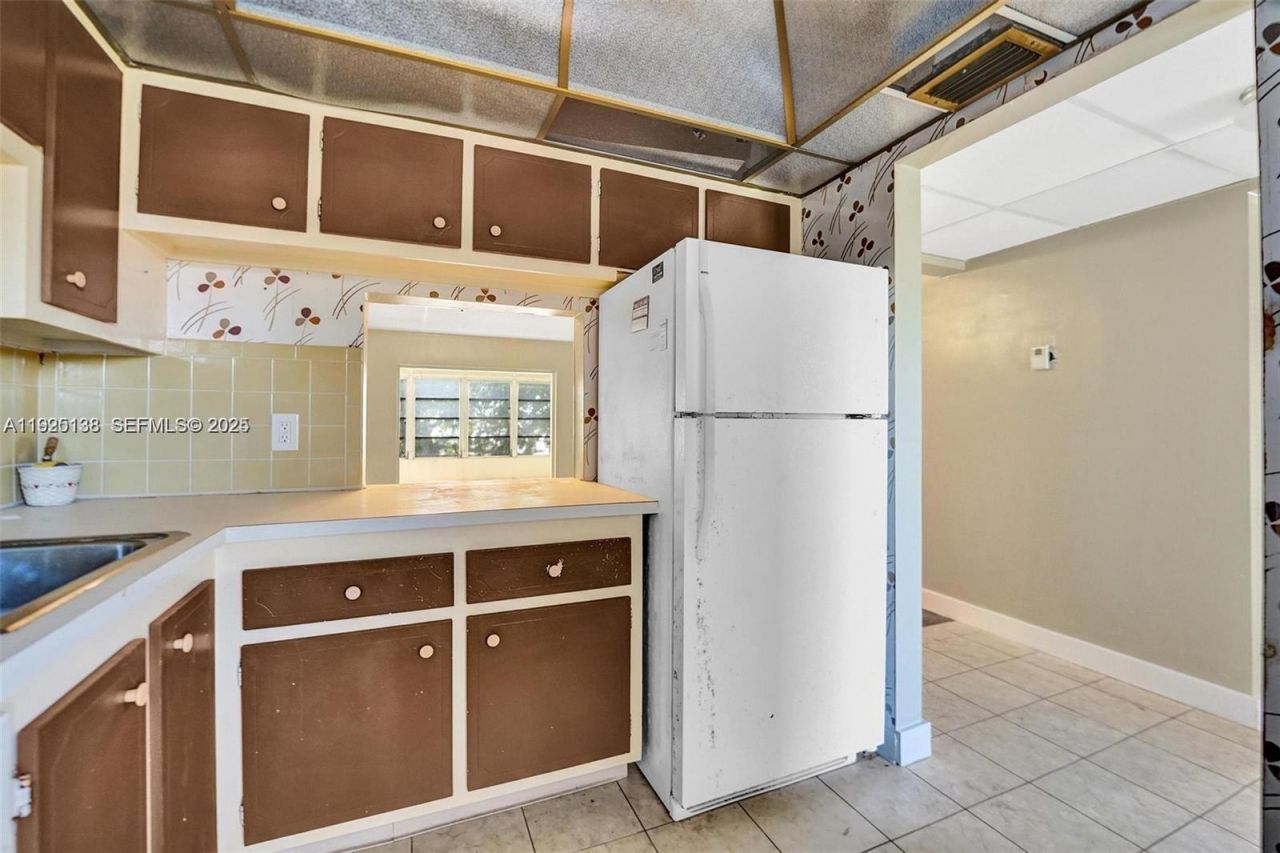 1030 Country Club Dr, Unit 405, Margate, FL 33063 Photo