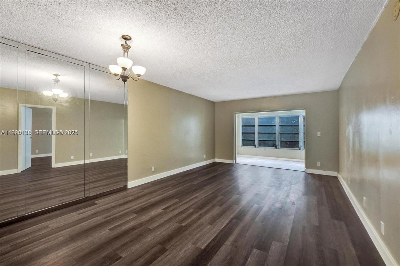 1030 Country Club Dr, Unit 405, Margate, FL 33063 Photo