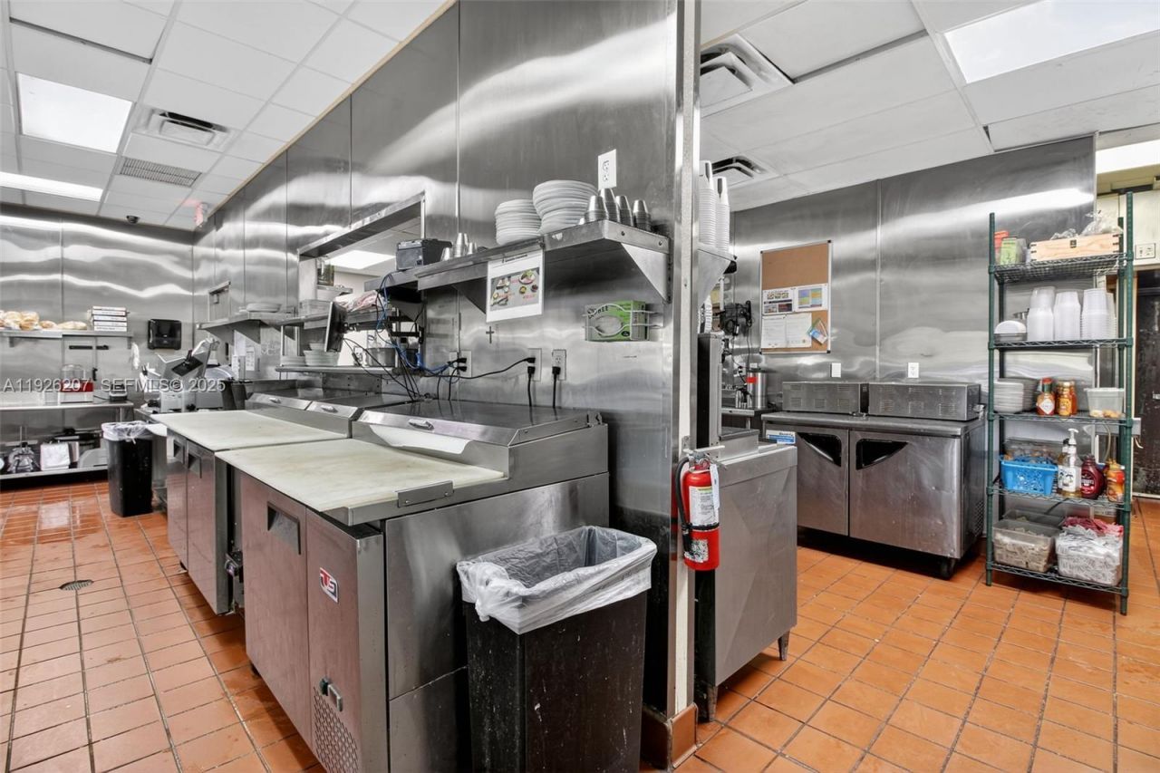 Fully Turnkey Restaurant For Sale In The Heart Of, Pinecrest, FL 33156 Photo